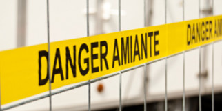 La présence d’amiante, même confinée par l’isolation, peut constituer un vice caché