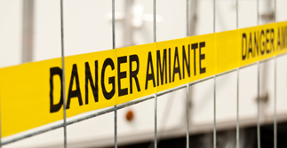 La présence d’amiante, même confinée par l’isolation, peut constituer un vice caché