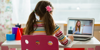 Emploi d’un salarié à domicile et confinement : crédit d’impôt maintenu pour les cours à distance